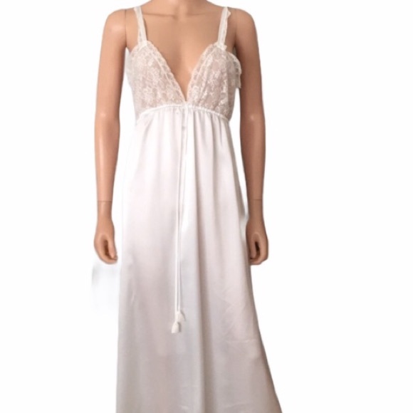 Vintage Eve Stillman 1970’s white silky lace gown